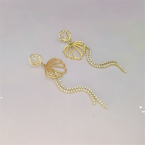 گوشواره طرح صدف آویز